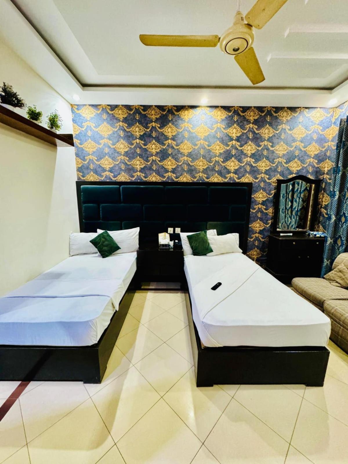 Hotel Pak Continental Multan Exterior foto