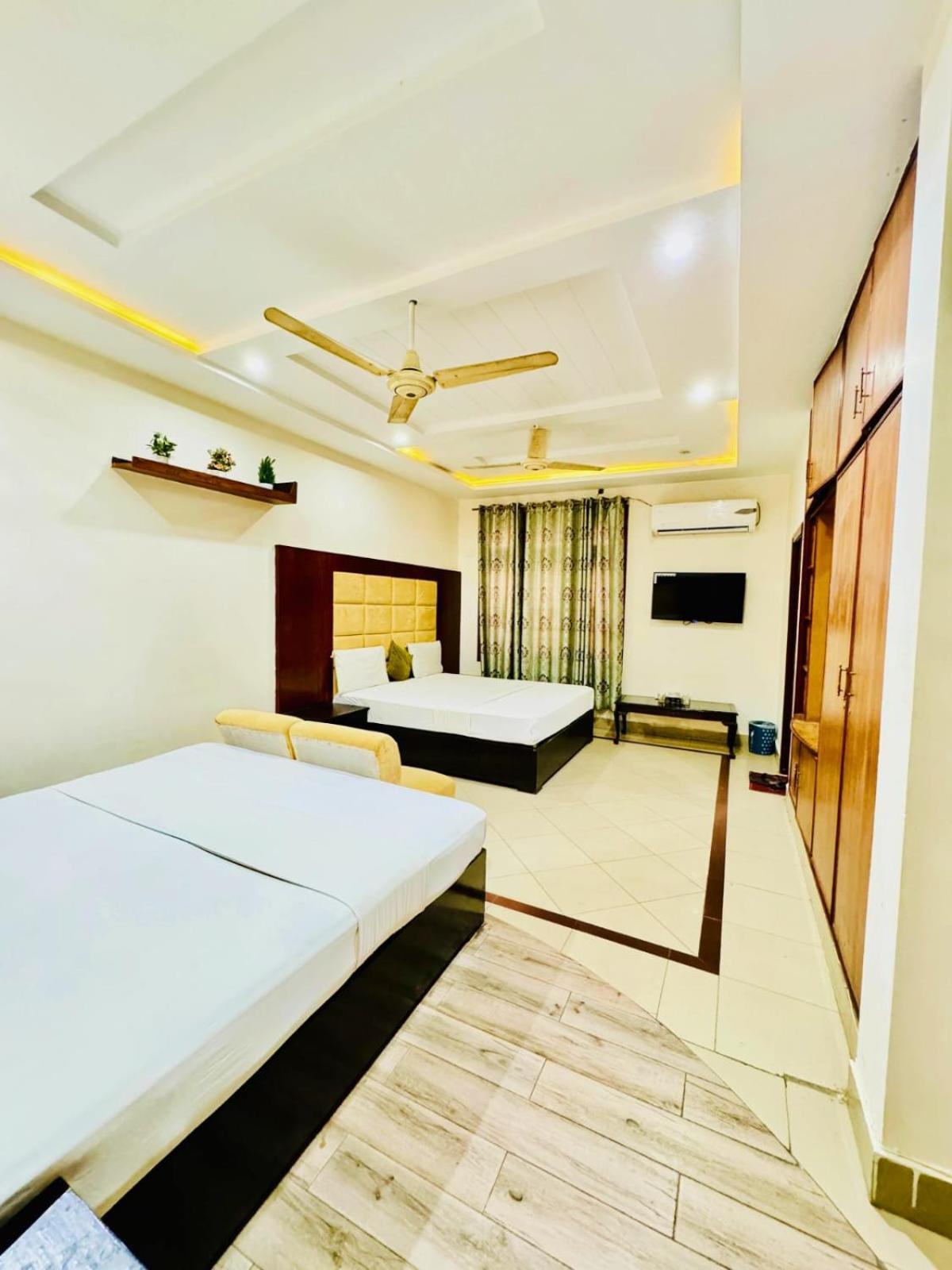 Hotel Pak Continental Multan Exterior foto