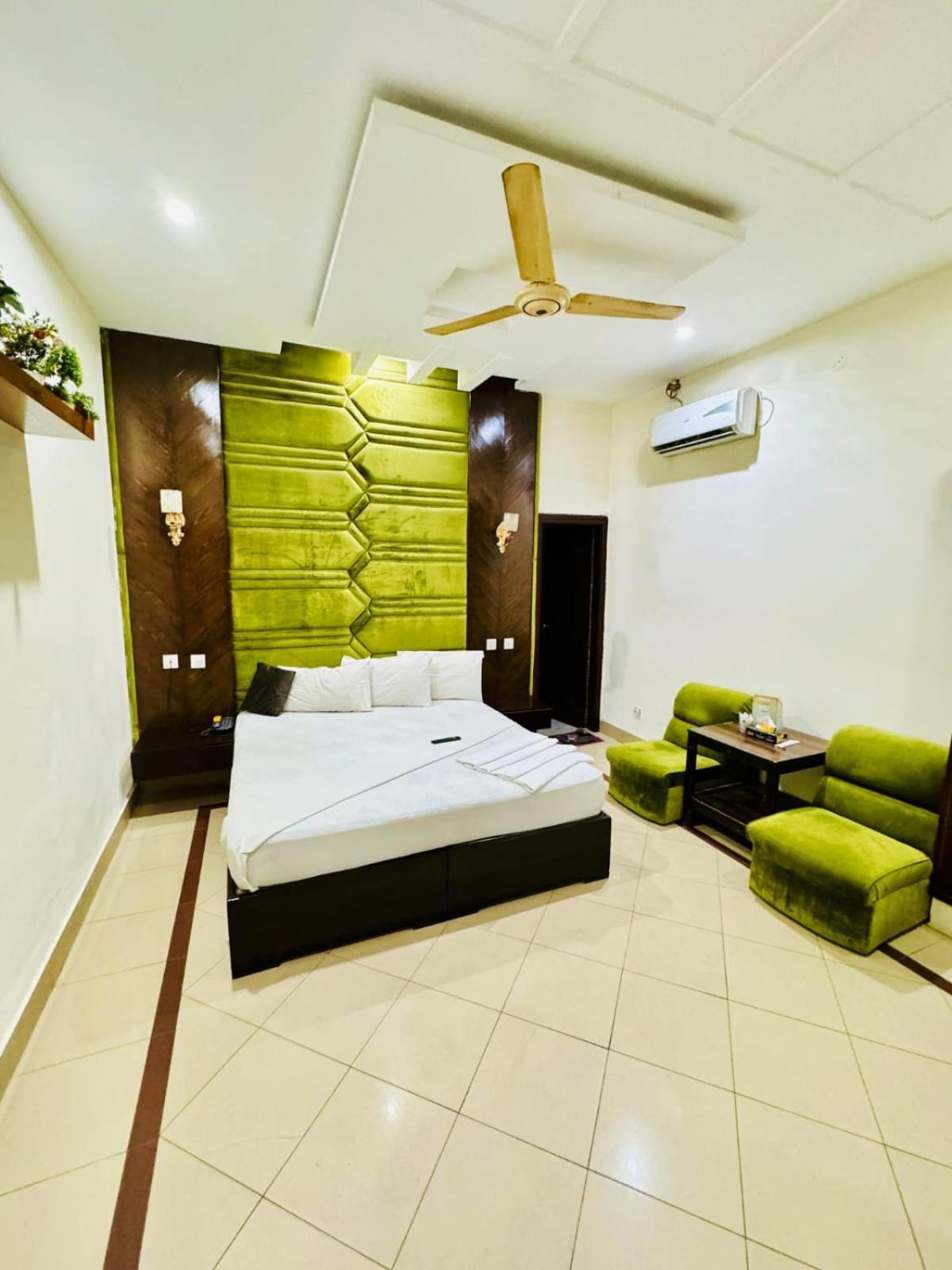 Hotel Pak Continental Multan Exterior foto